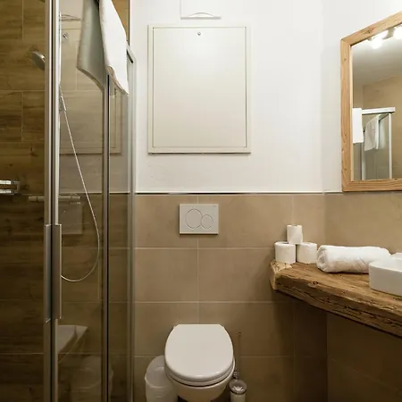Chalet Near Slopes, Cleaning Included *
